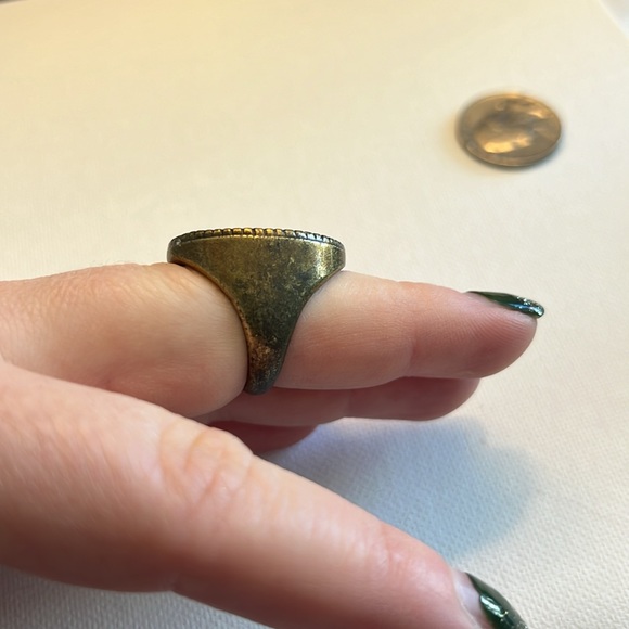 Blue and gold toned ring no markings - Picture 3 of 5